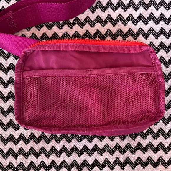 NWOT Pink Lychee / Ripened Raspberry OG lululemon Everywhere Belt Bag EBB 1L - Picture 10 of 10